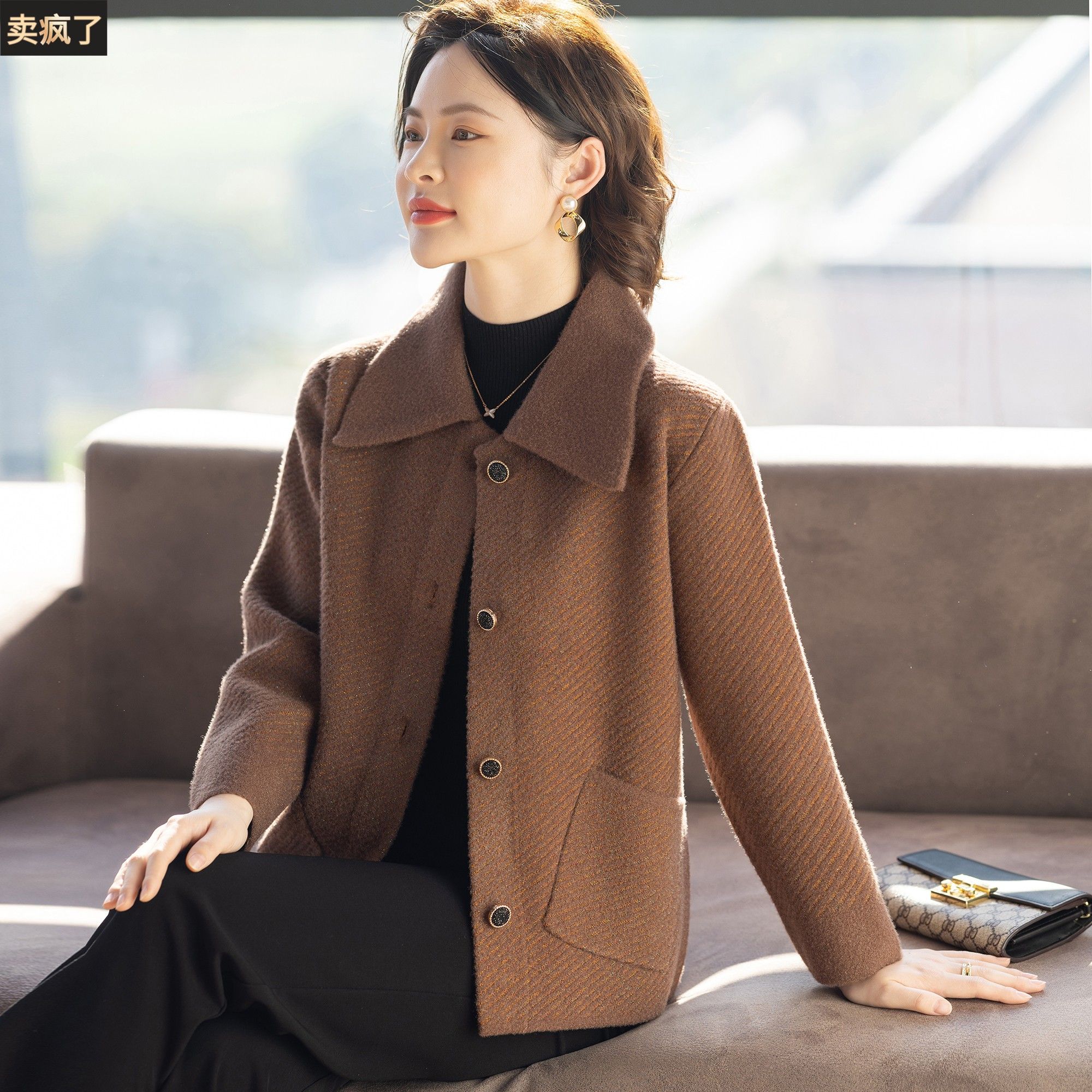 50多岁妈妈洋气外套秋装2025新款时尚百搭中老年妇女春秋天上衣服