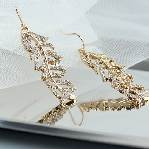 Ювелирные изделия по внешней торговле Европейская и американская оригинальная одиночная текстура, стильные и изысканные драгоценные камни.