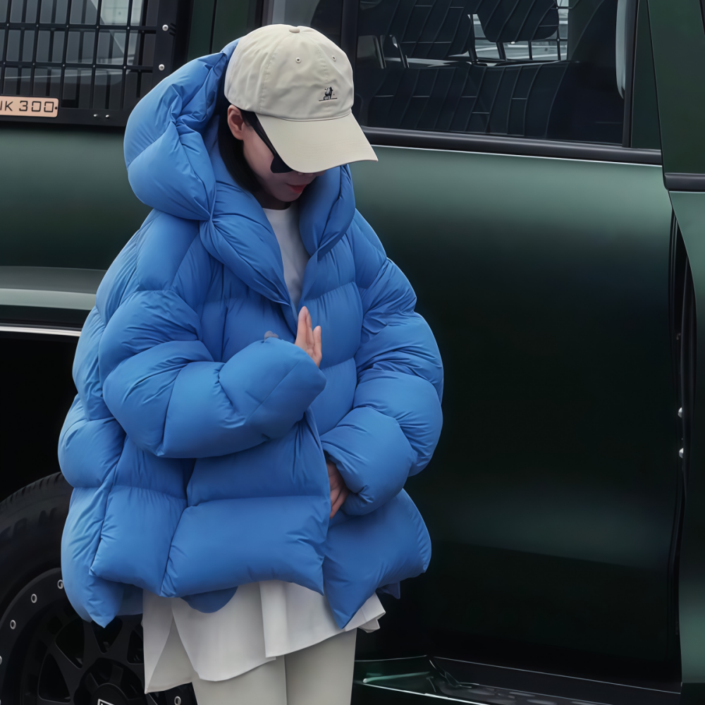 简约风天蓝色连帽羽绒服外套女款