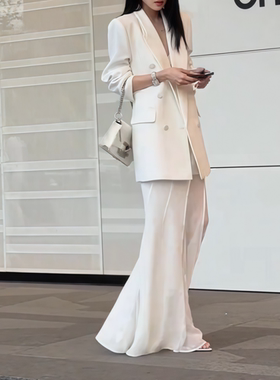 白色上衣半裙服饰套装女款