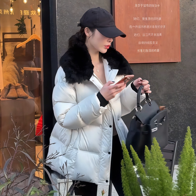 中长款白色毛绒翻领羽绒款外套女