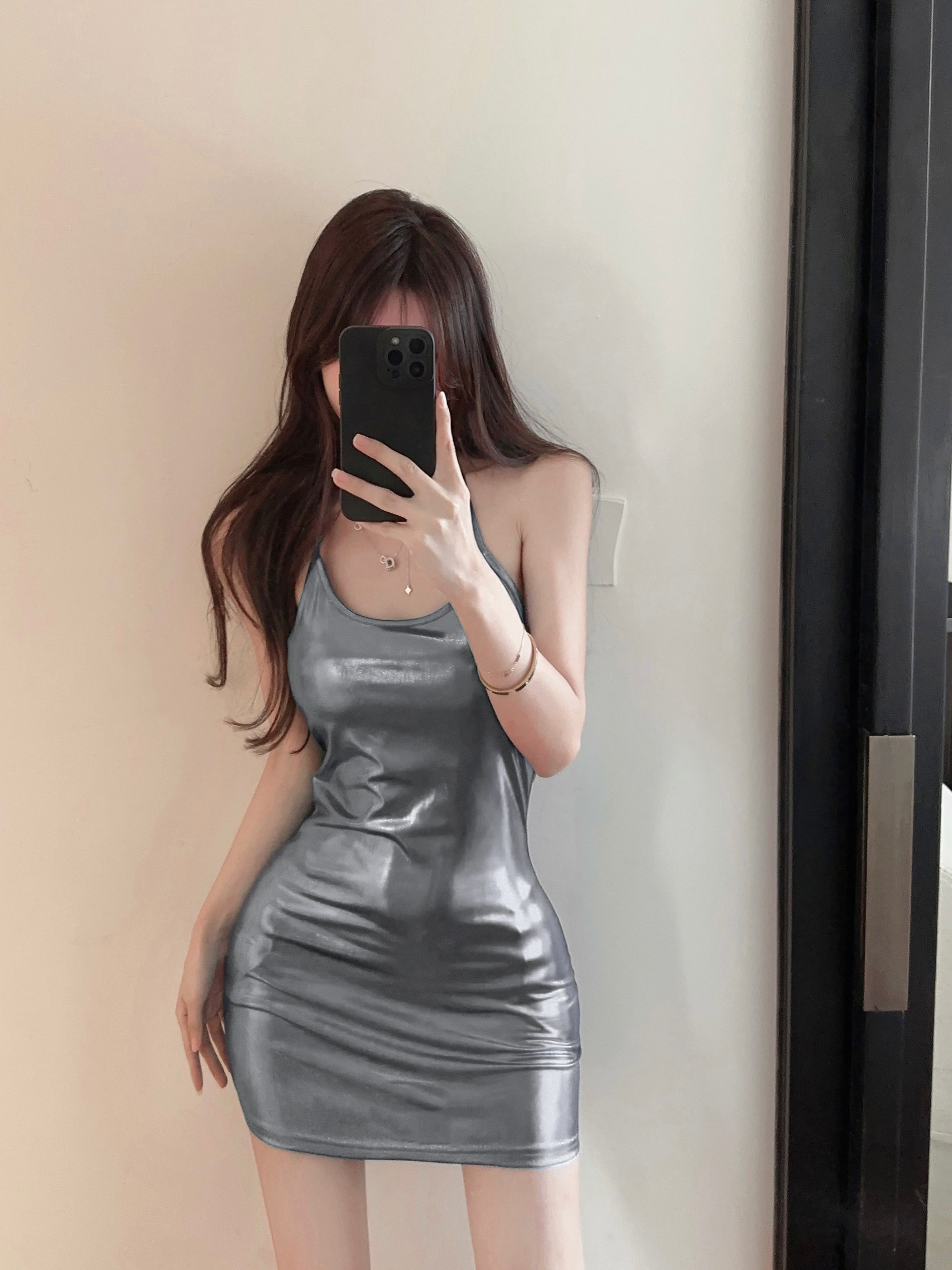 欧美风ins网红夜店性感镭射夏亮面反光v领紧身包臀吊带连衣裙短裙