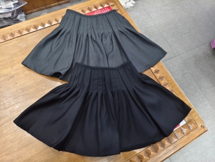 Half modern 女童可亲子 黑色 西装料四季裙带安全裤 7-19 236元