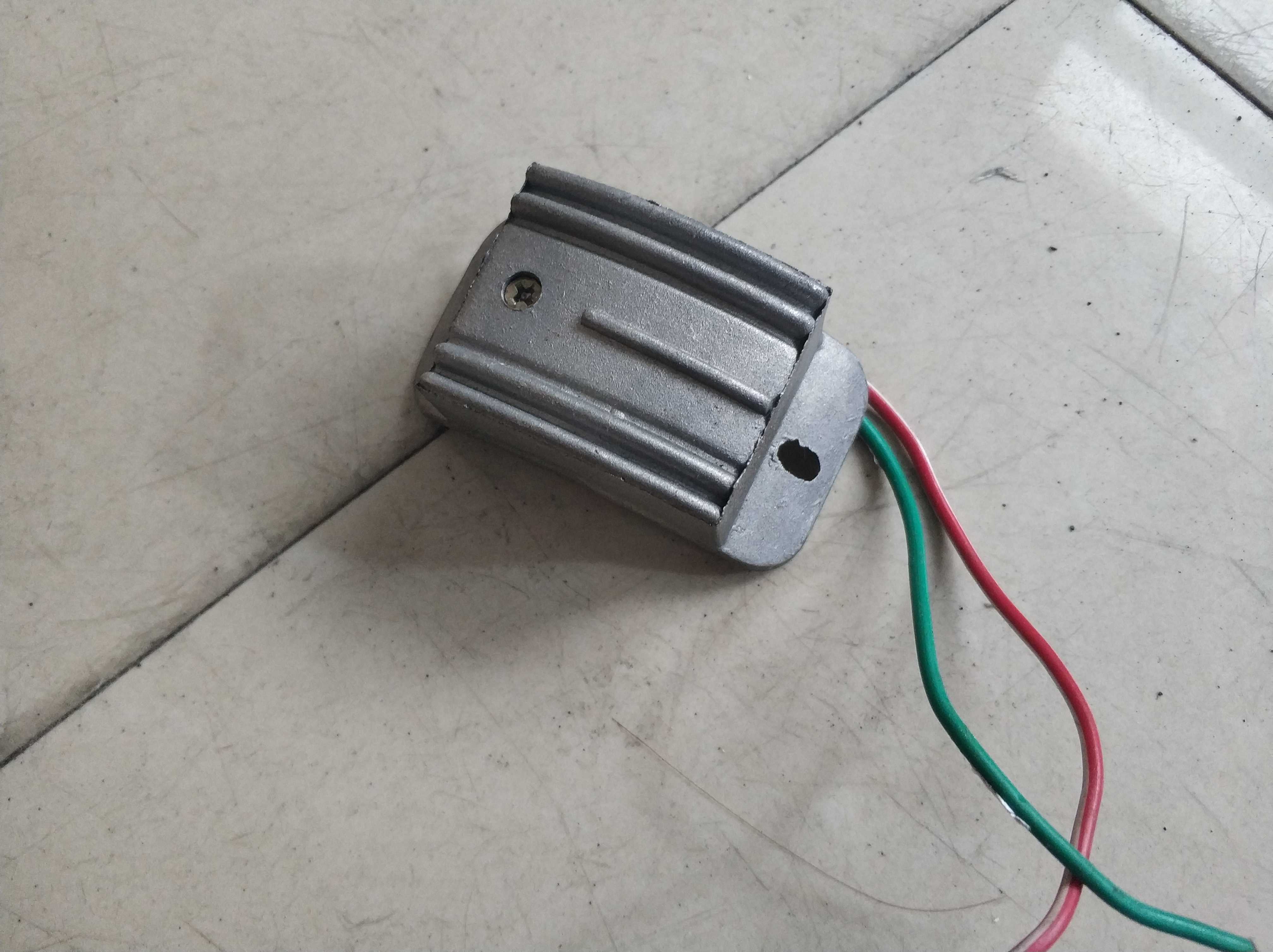 220V伏稳压器,交流发电机稳压器。2线 线控制。