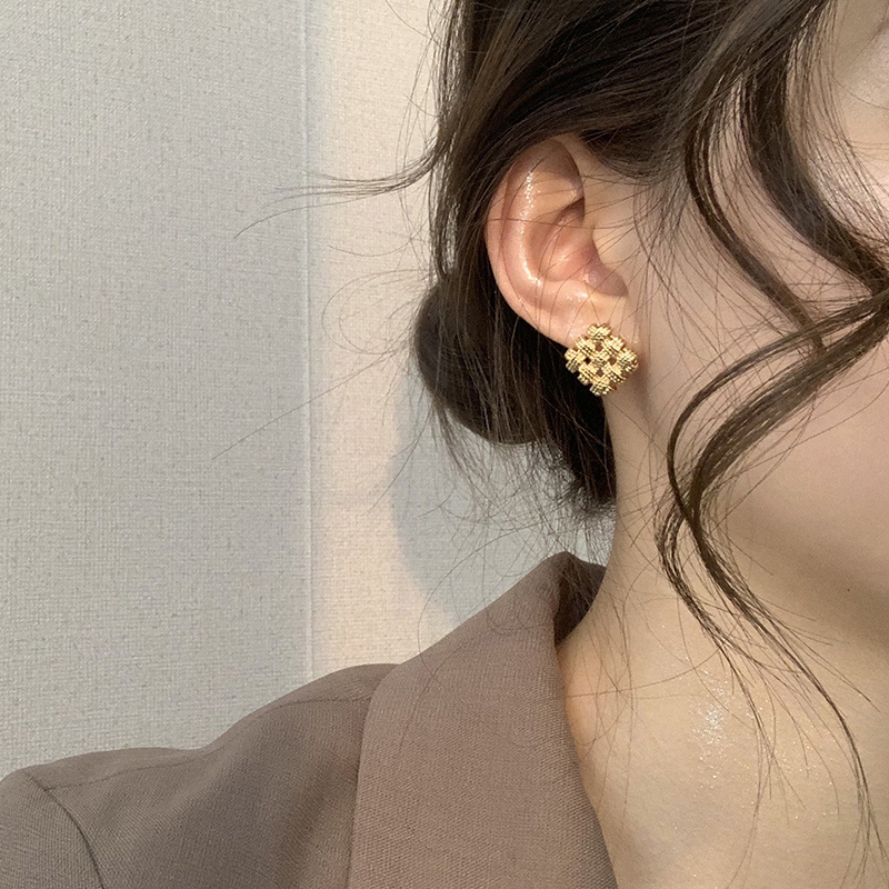 银针质感金属编织菱形百搭耳环