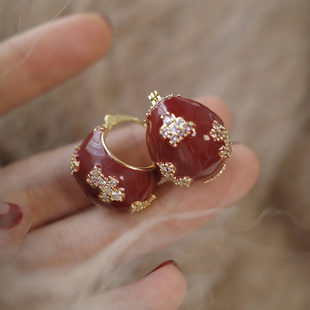 迷度法式复古酒红色耳环气质耳扣显白耳圈过年新年耳饰女高级感潮