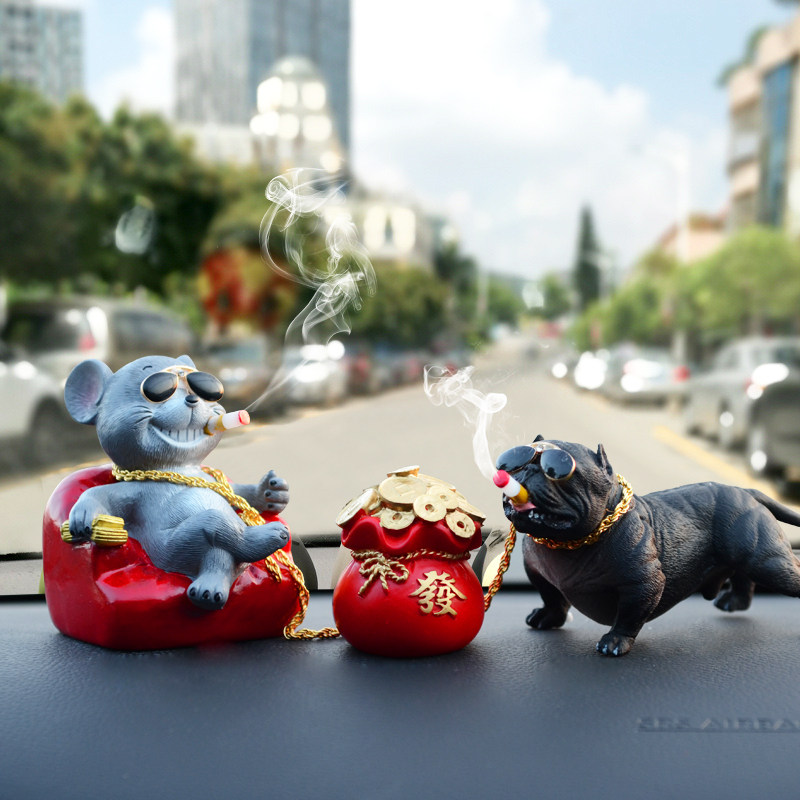 抖音社会鼠汽车摆件个性鼠年吉祥物车载装饰创意老鼠公仔车内饰品