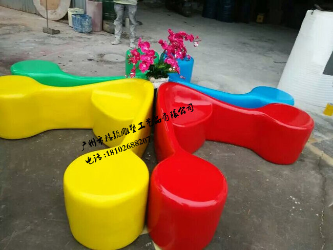 时尚商城商场商业街休闲玻璃钢椅子异形景观凳子 雕塑定制个性椅