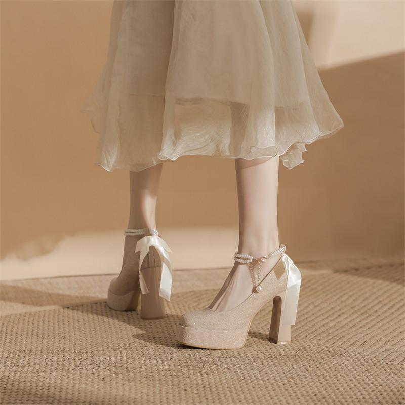 仙女风小个子婚鞋秀禾婚纱两穿女厚底防水台缎面粗跟高跟鞋配裙子
