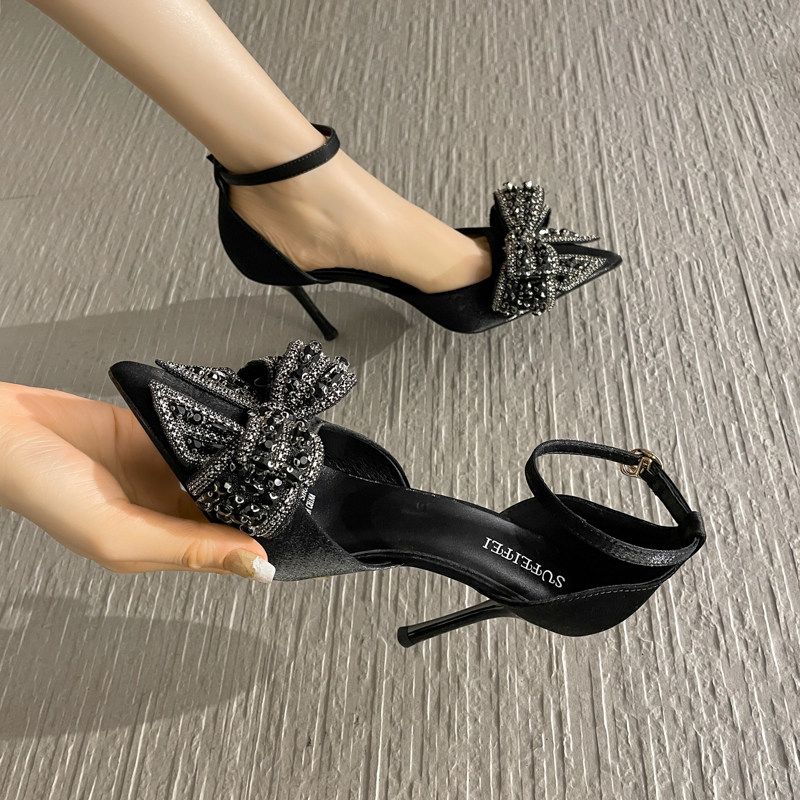 黑色小个子高跟鞋女夏2026年新款水钻蝴蝶结尖头一字带细跟仙女风