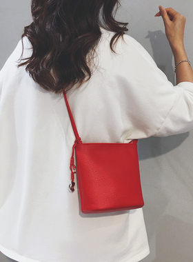 红色时尚高级感水桶包女2025新款韩版流行手机包休闲百搭斜挎小包