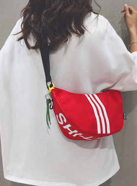 时尚帆布小包包女2025新款轻便运动旅游饺子包休闲百搭单肩斜挎包