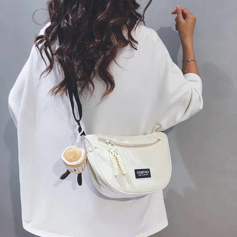 玲澜四色简约潮牌帆布斜挎饺包