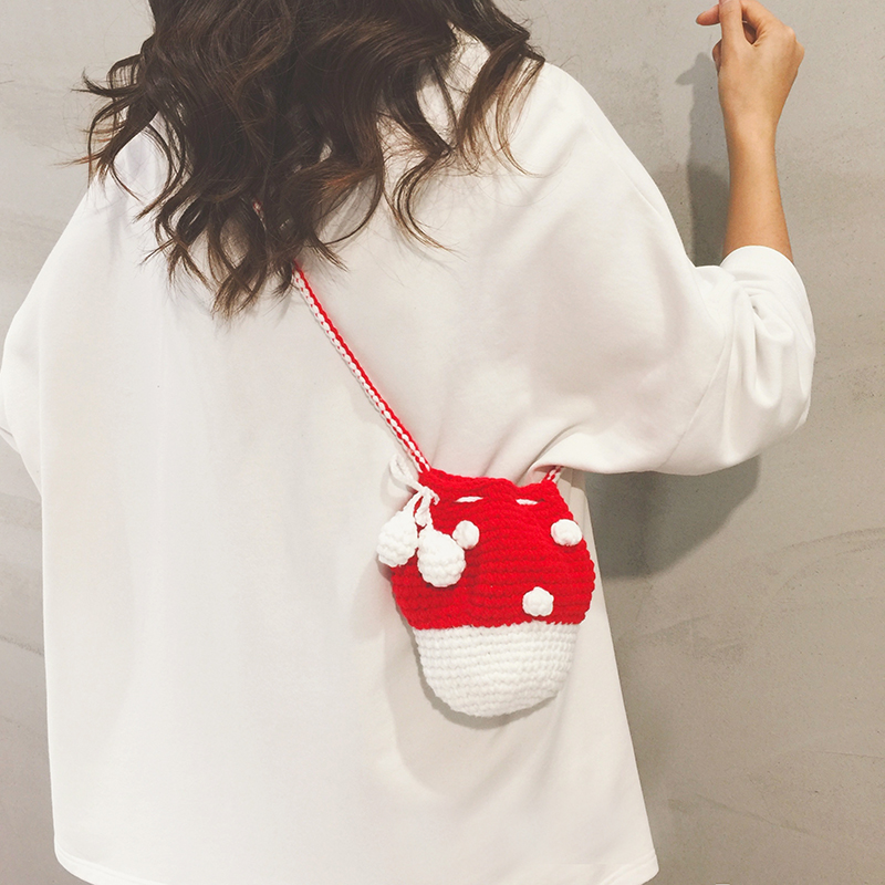 玲澜可爱卡通针织蘑菇斜挎小包
