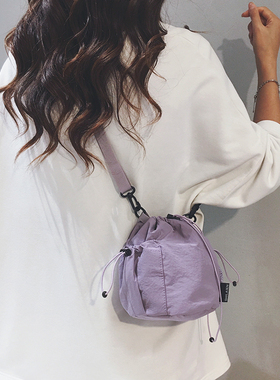 迷你帆布包包女2025新款日系潮牌手机包休闲运动旅游斜挎小水桶包