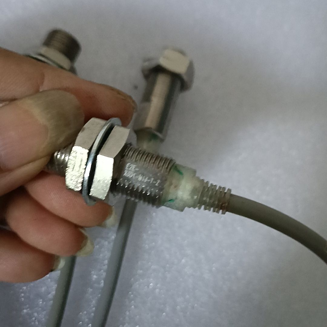 拆机接近感应器E2E-X3D1-M1J－T－Z5条