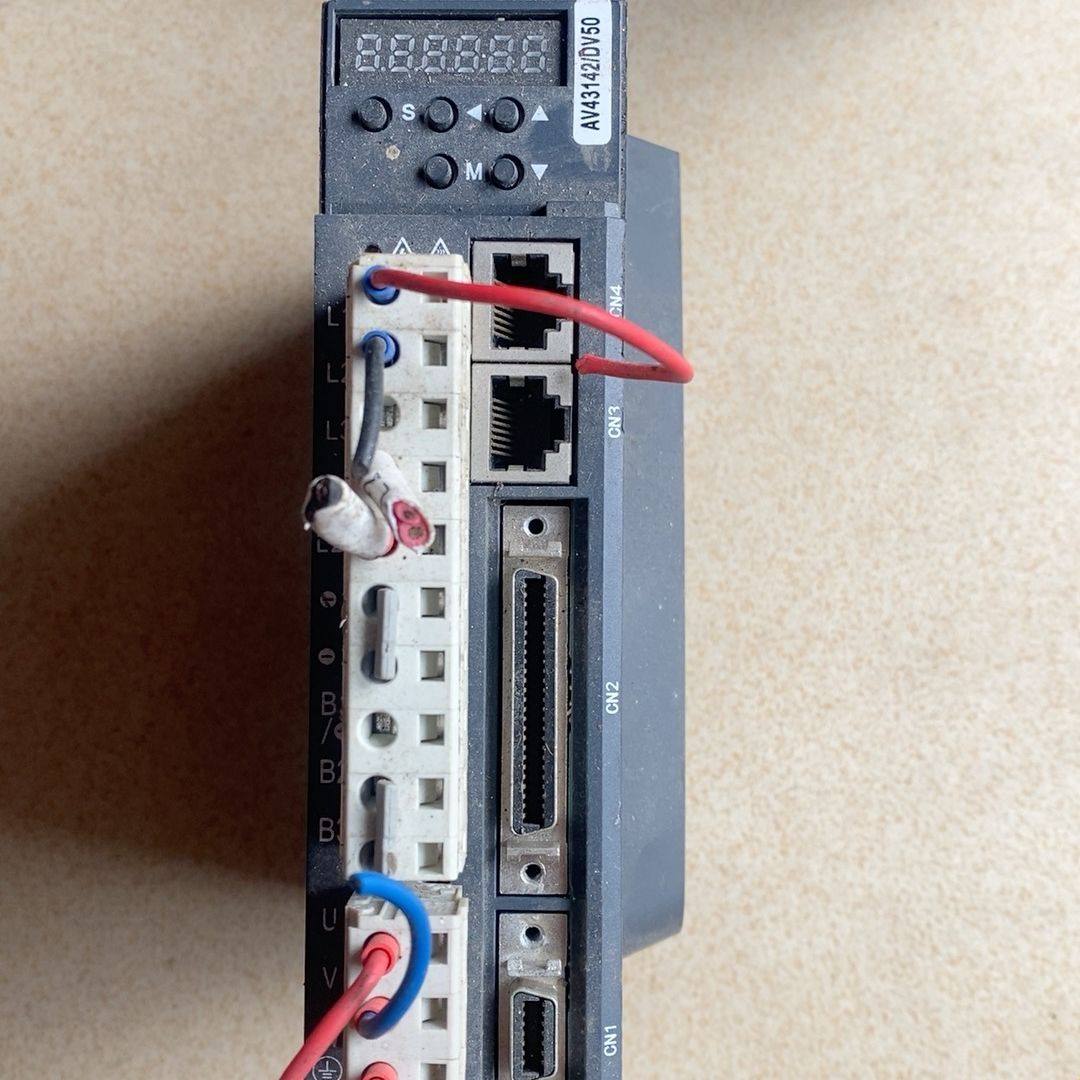 芝山伺服驱动器：ZSD-K5AS08AB 拆机成色如图 功能