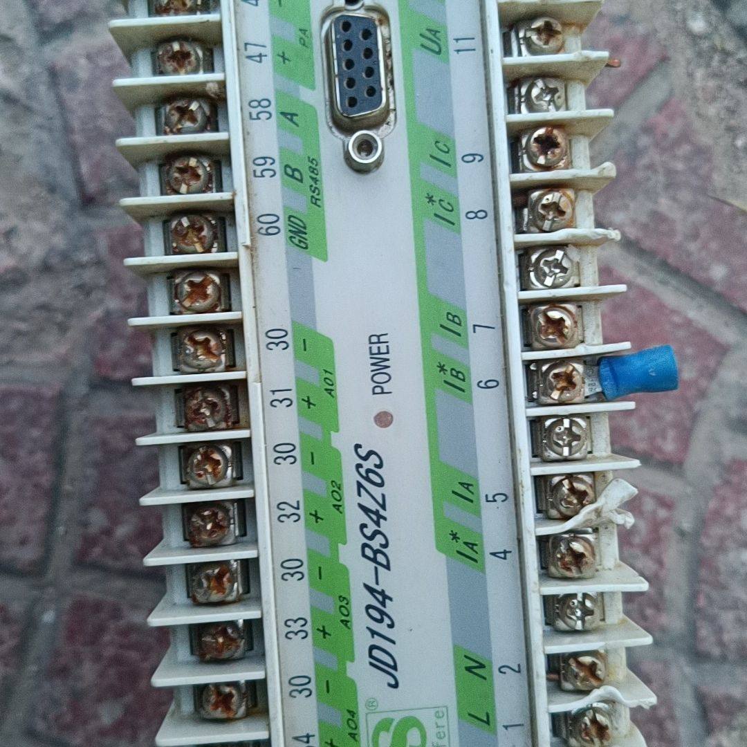 秒杀斯菲尔交流三相电压变送器JD194-BS4Z6S拆机