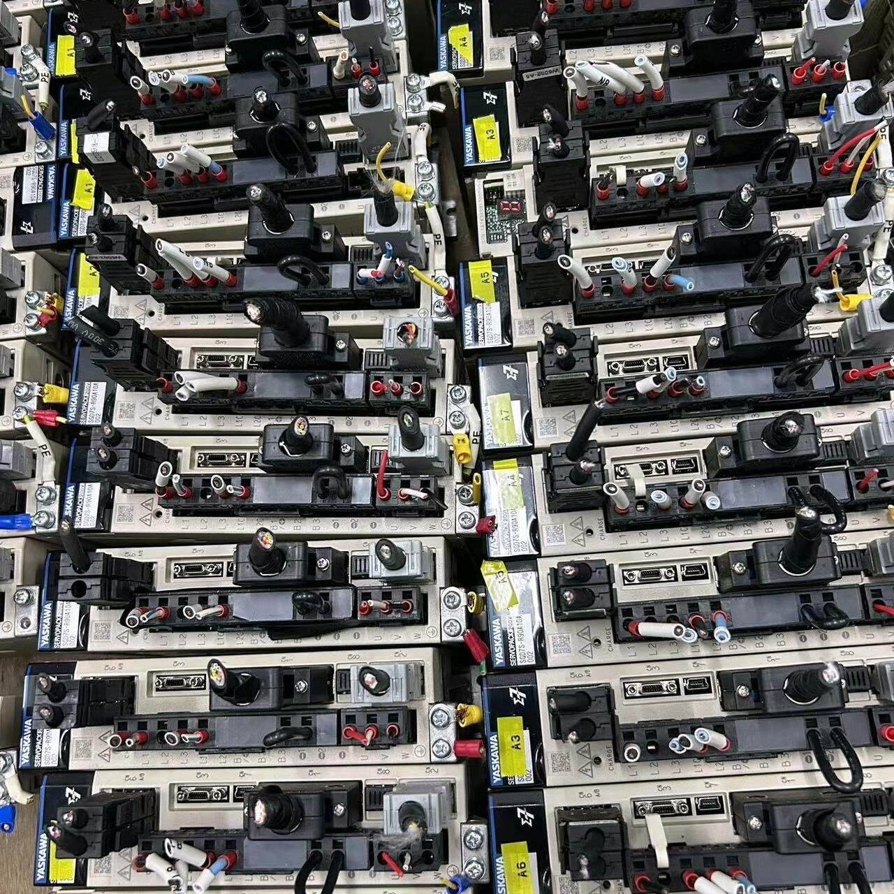 安川总线驱动器SGD7S-R90A10A002 拆机 功