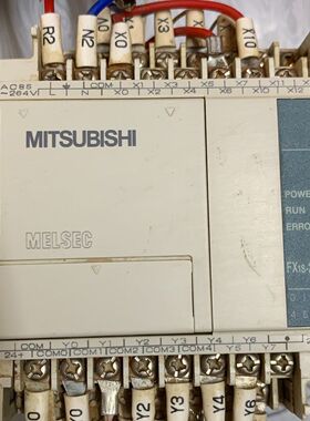 PLC FX1S-20MT-001 图1是通电图 实物图