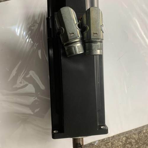 倍福伺服电机、MODEL：AM3043－OE21－0000、