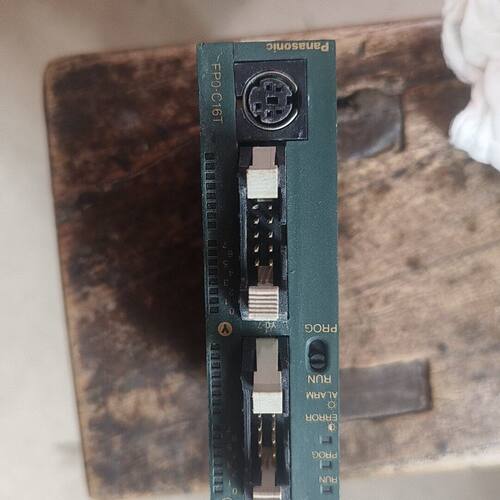 PLC 型号FPOR-C16T 成色如图。12V输入 0