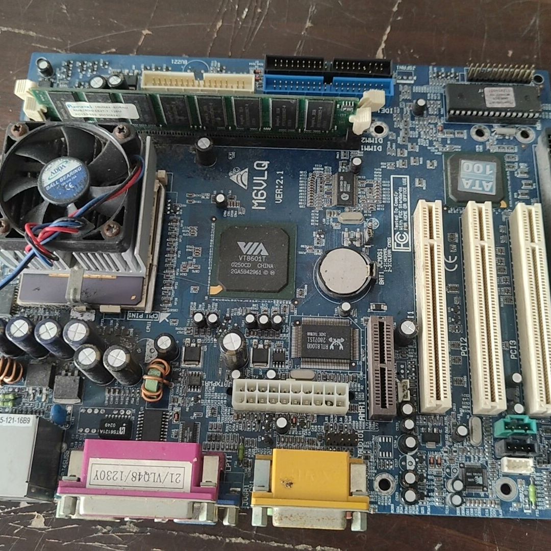 映泰 VT8601T芯片组 M6VLQ 主板 370针线切割