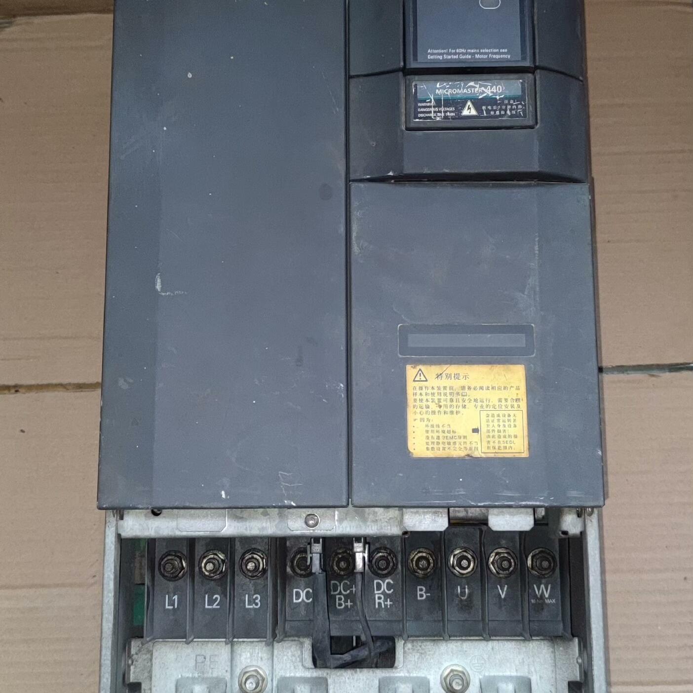 6SE6 440 2UD23-2DB1  变频器 22