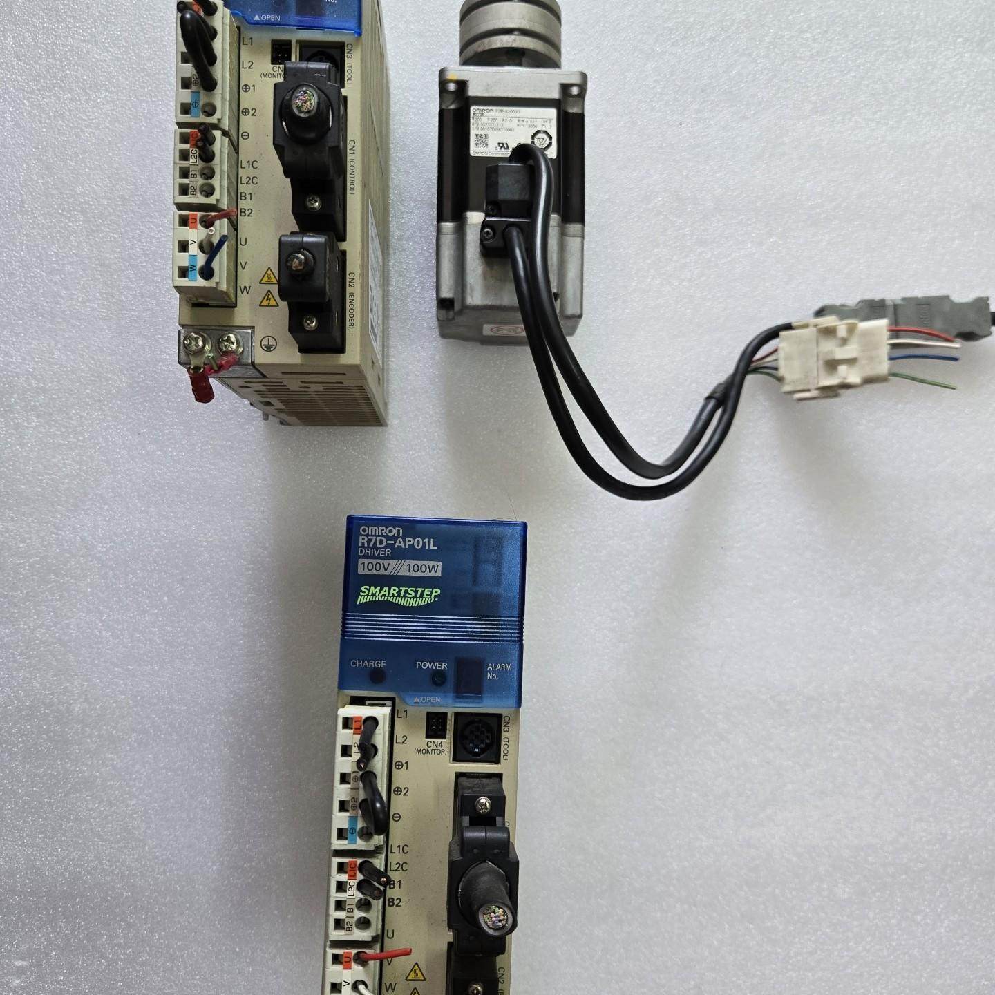 出；伺服驱动器型号；R7D-AP02L 功率200瓦