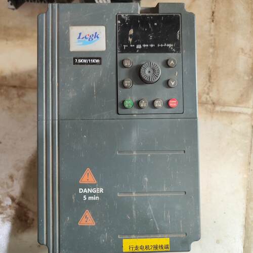 联创7.5/11kw变频器LC400E--7R5G/11P原