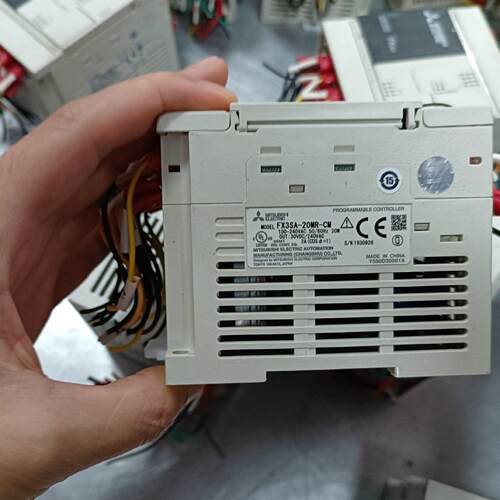 PLC FX3SA-20MR-CM  几乎