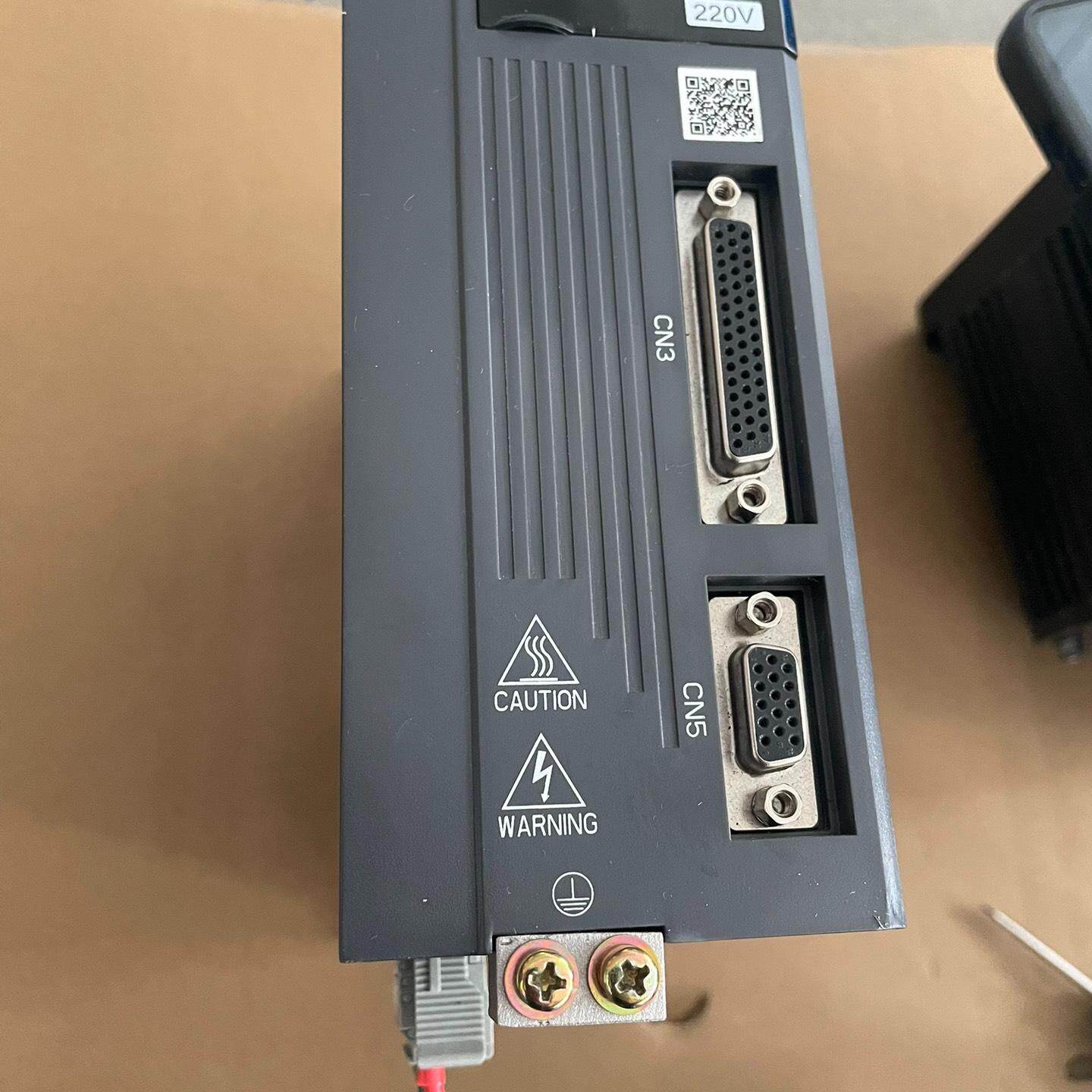 伊莱斯驱动ES1－7R6SP有四台