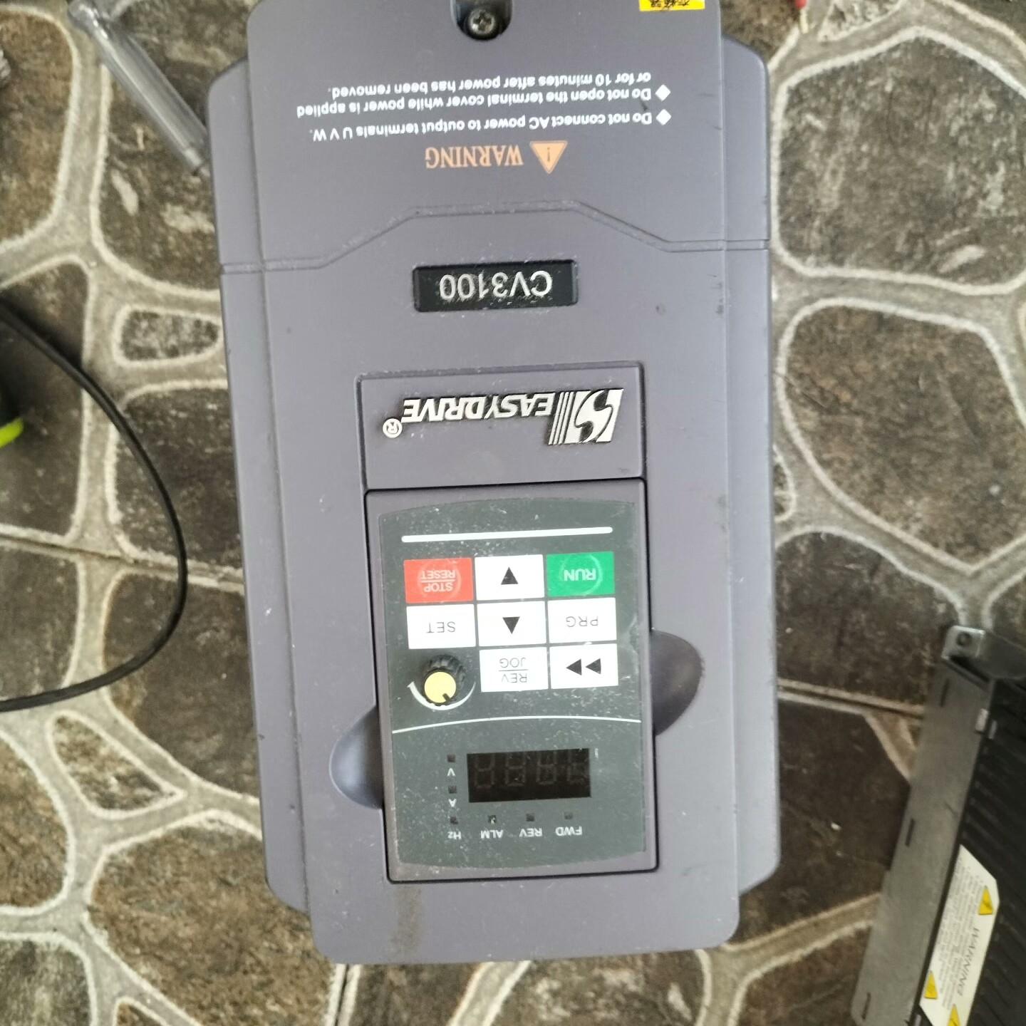 易驱CV3100变频器(2.2kw220v) 功能包好成色不