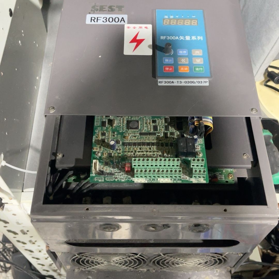 拆机下来意斯特变频器RF300A-T3-30G/37P 成色