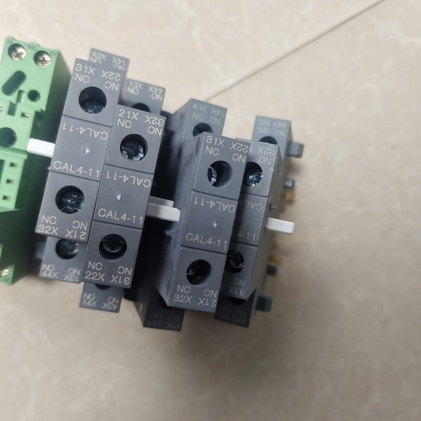 辅助 CAL4-11 辅助触点 侧挂