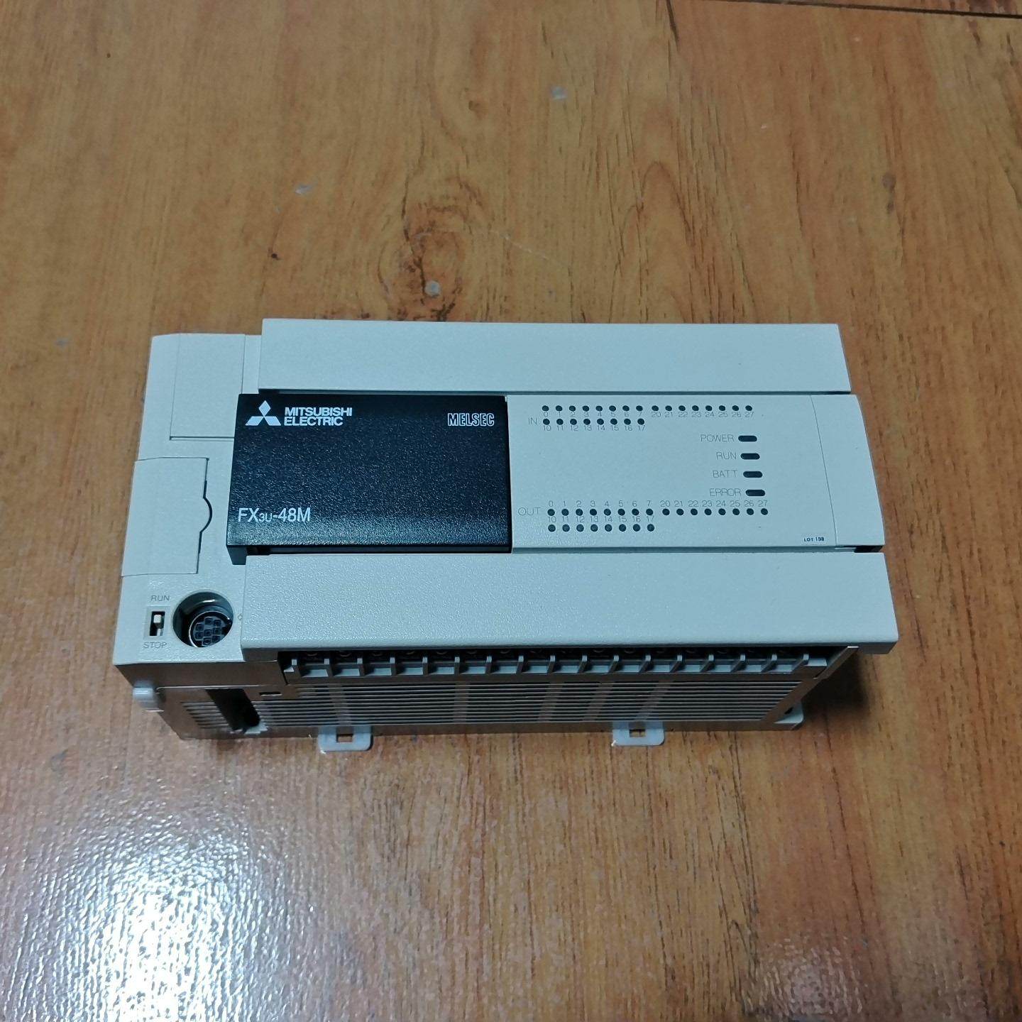 PLC FX3u-48MT/ES-A 功能正常 成色为实