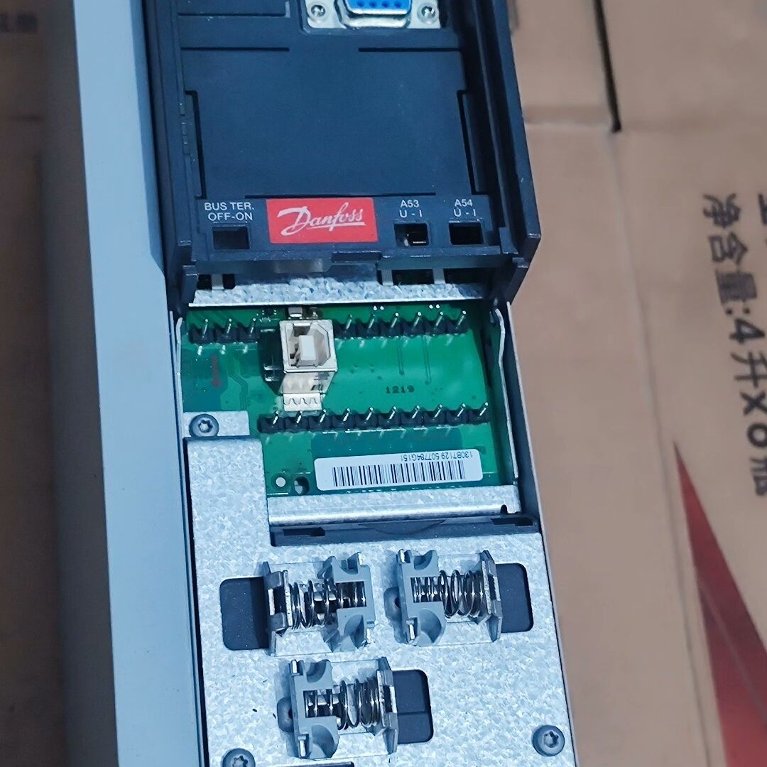 丹佛斯变频器 FC-302P3K0T5E20H2 3KW