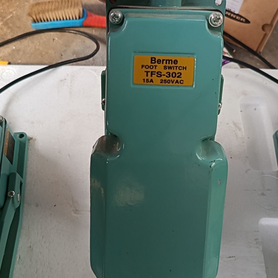 脚踏开关TFS-302 15A 250VAC规格 绿色铝壳