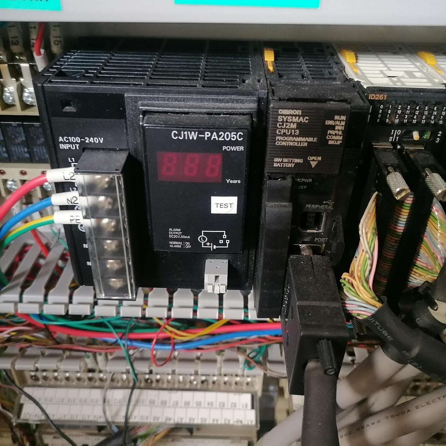 PLC一套CJ2M-CPU13 ID261 ID231