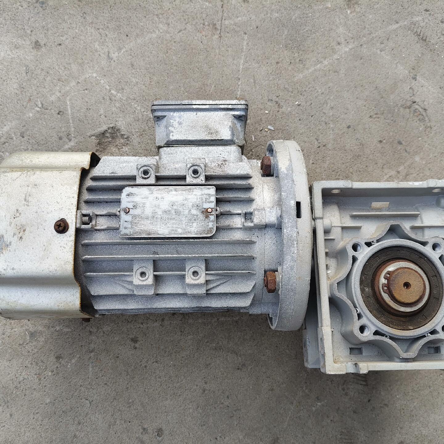 涡轮蜗杆减速机 0.75千瓦 380伏 RV50-10-71