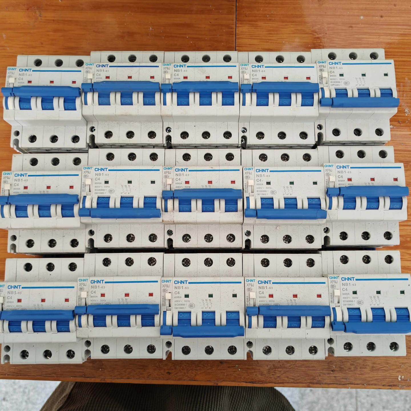 3P断路器NB1-63 C4 3P空开微断配辅助XF9J