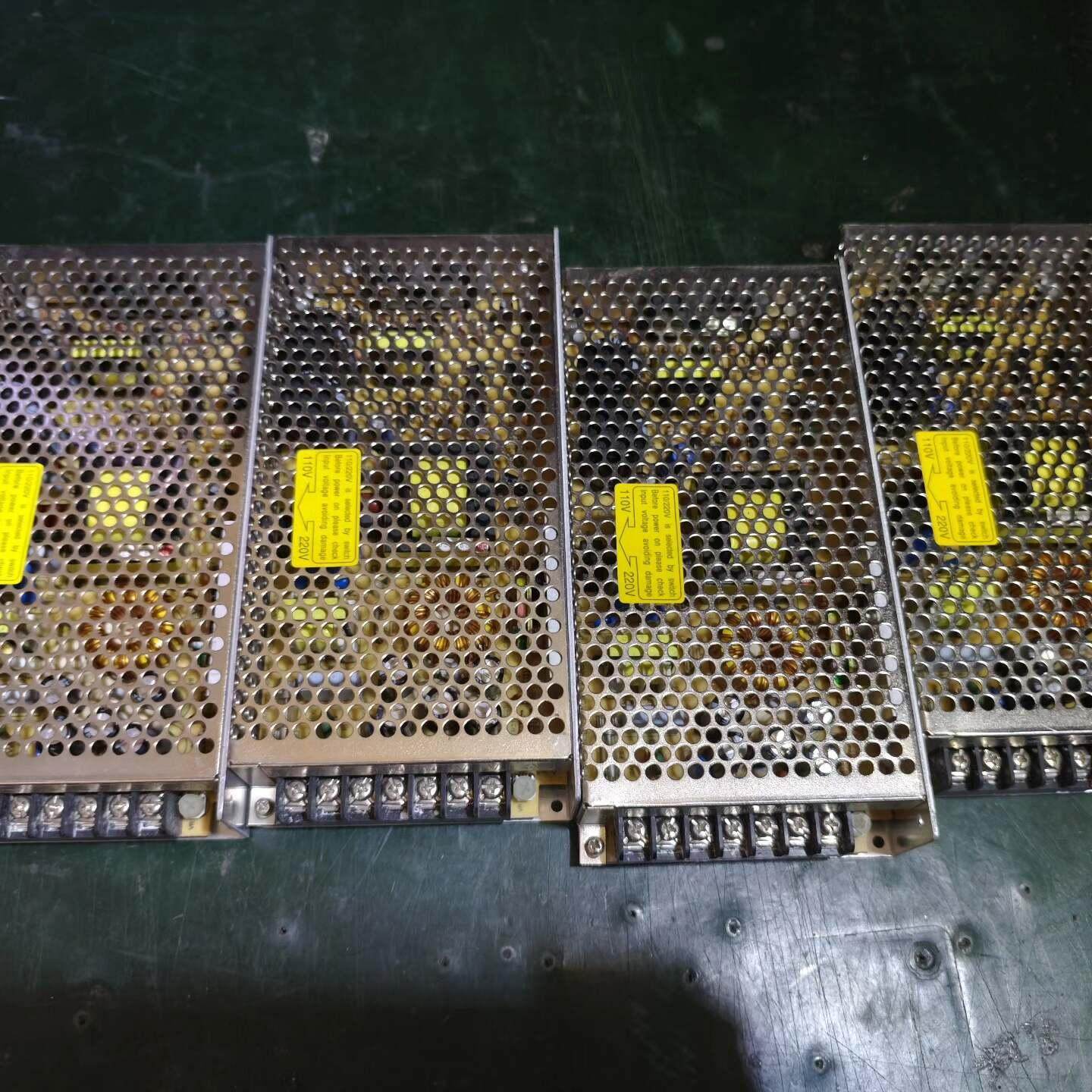 台湾明纬开关电源S-100-15 输出DC15V6.7A。成