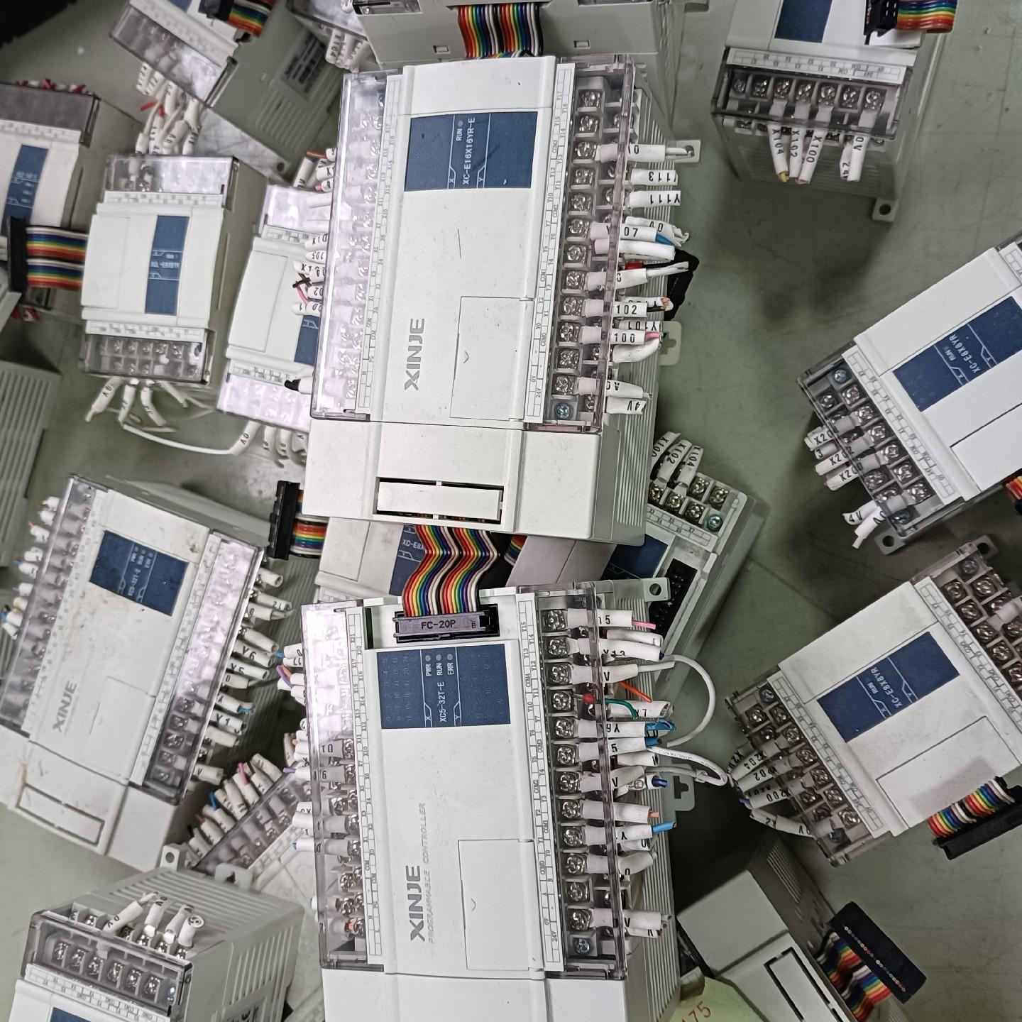 出售PLC 型号XC5-32T-E 配有扩展模块XC-E