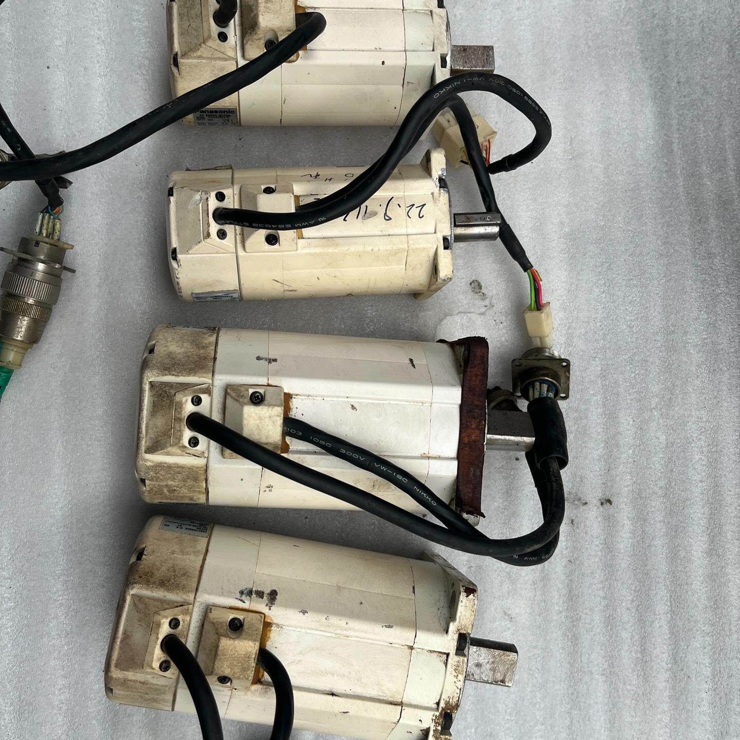 伺服电机msma082a1c两个 msma042a1c两