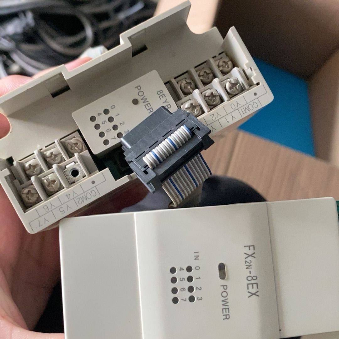 PLC FX2N-8EX FX2N-8EYR 成色如图