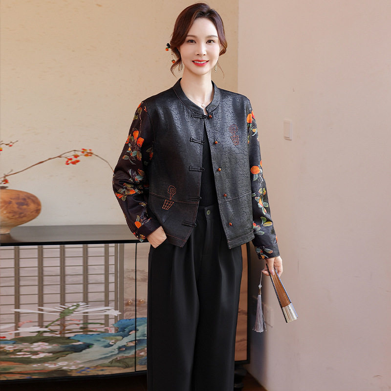 鹤福女装妈妈秋装长袖外套洋气印花人造皮衣中老年女装秋季上衣