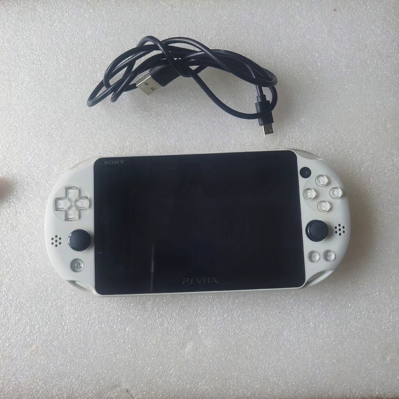 议价psv2000 冰河白，带200g内存卡到手就可以玩，成色如