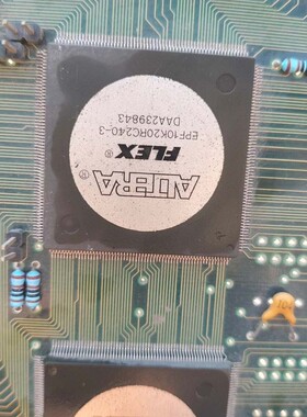 议价EPF10K20RC240一3芯片，有三个芯片，标价是一个芯