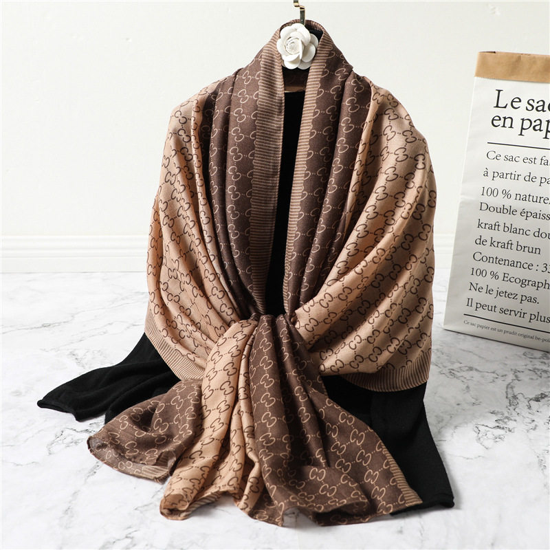 火凤凰-佰双c字母拼色围巾百搭装饰大尺寸披肩网红同款围巾秋冬季