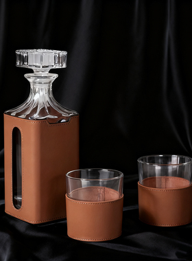 简约轻奢皮质玻璃酒具酒杯醒酒器组合摆件样板间售楼处酒柜饰品